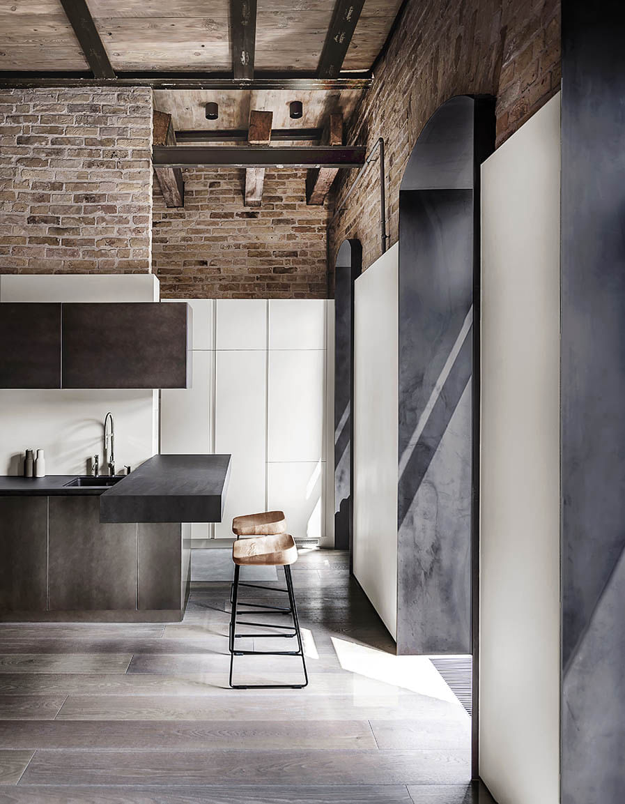 Bancada para cooktop Electrolux com porcelanato que imita madeira