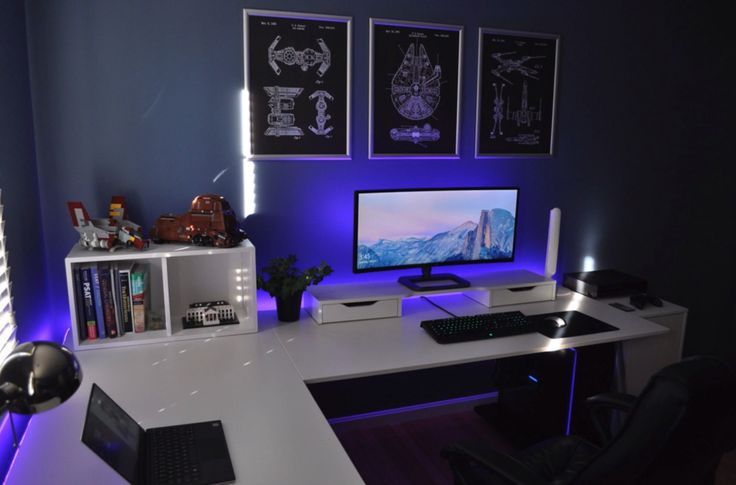 Alessandro Antóquio, do canal do Youtube Piores Gamers do Mundo em seu quarto gamer