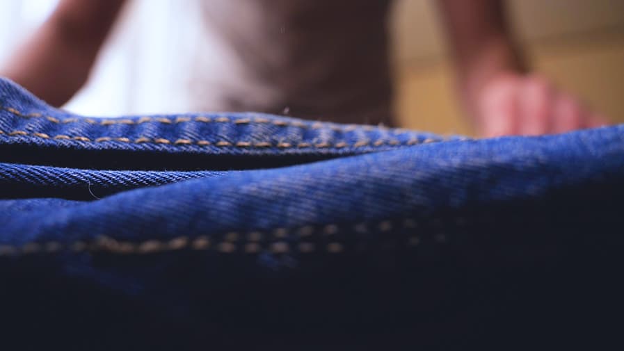 Secadora de roupas é útil para secar calças jeans